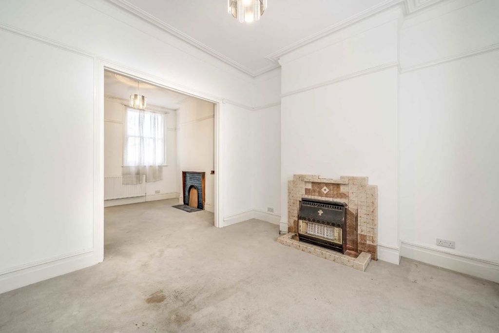 Property photo 3 of 6