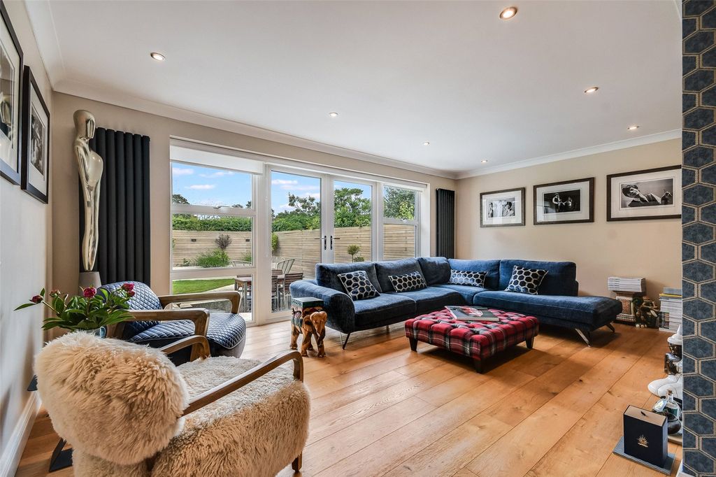 Property photo 2 of 19 Sitting Room