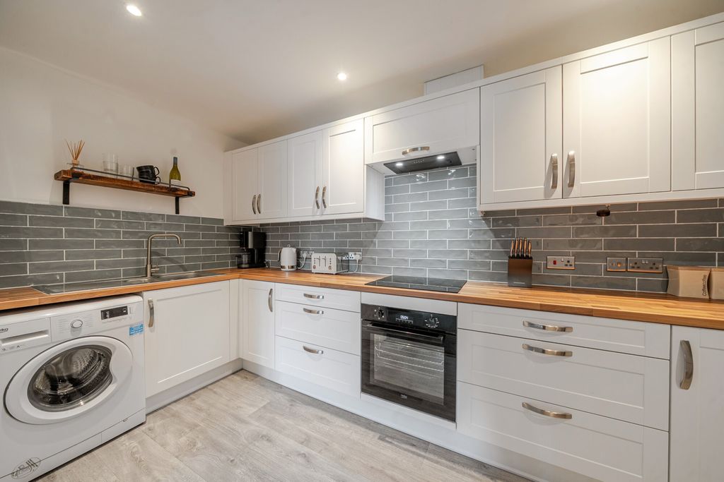 Property photo 2 of 20 1521013-11-6Aa3Ed...