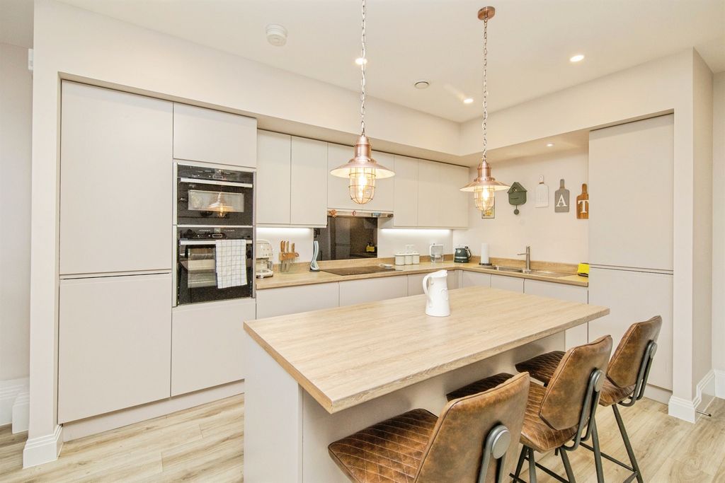 Property photo 3 of 38