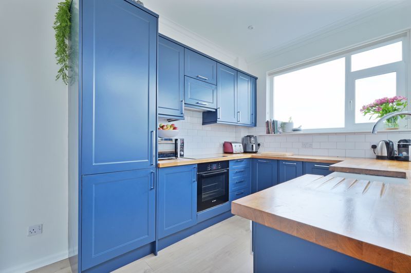 Property photo 3 of 35 Kitchen