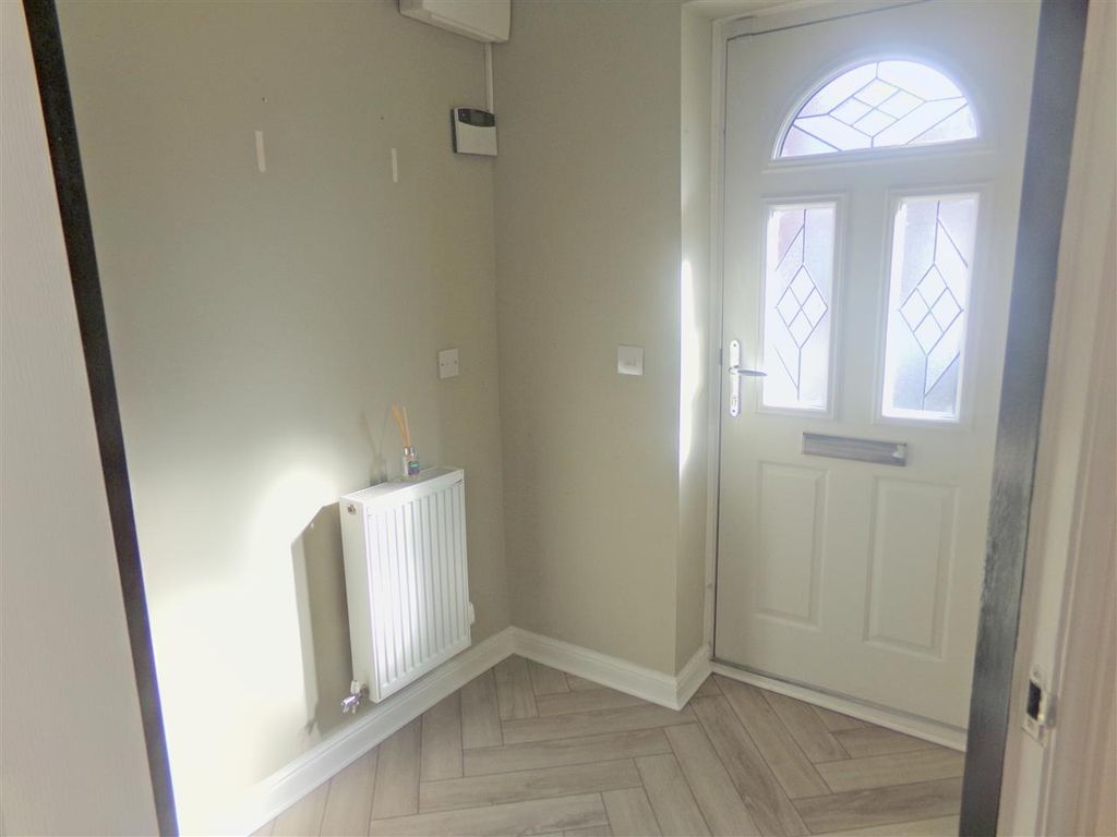 Property photo 2 of 14 Hall