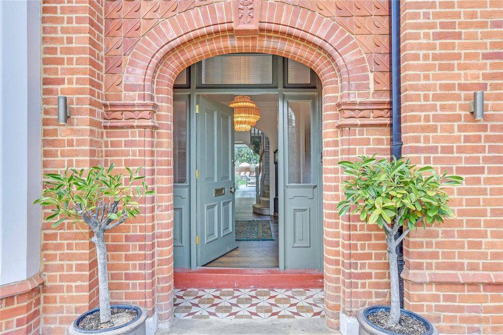 Property photo 3 of 15 Entrance