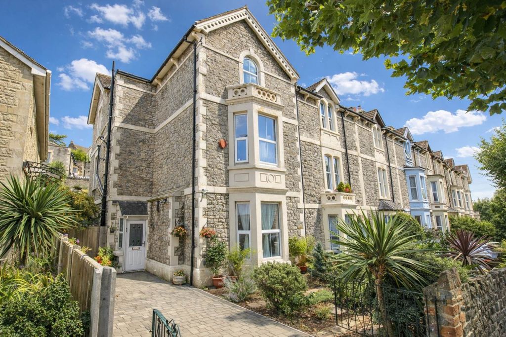 Property photo 1 of 25