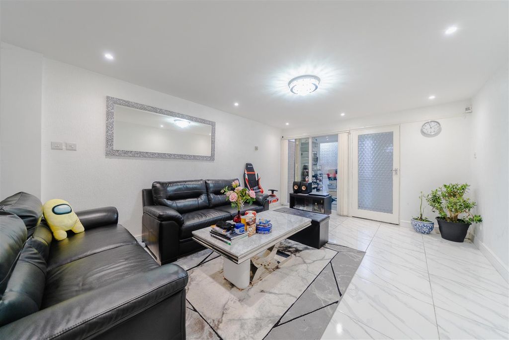 Property photo 2 of 15 Lounge/Dining Room