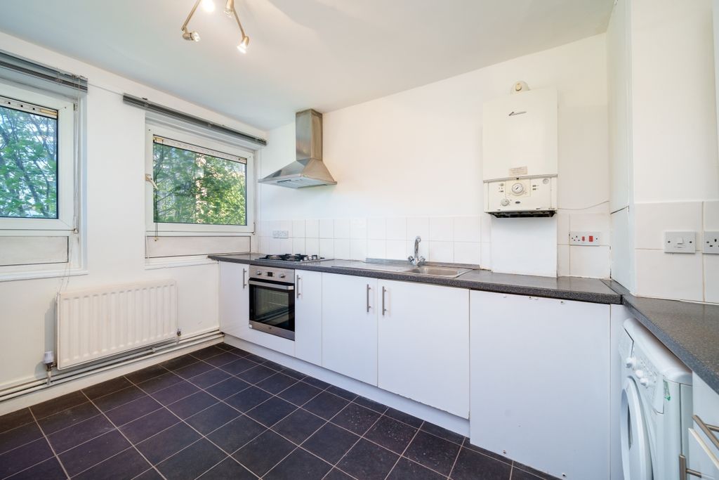 Property photo 3 of 9 Stangate 18 (04 O...