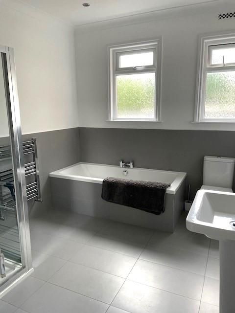 Property photo 1 of 9 Bathroom.Jpg
