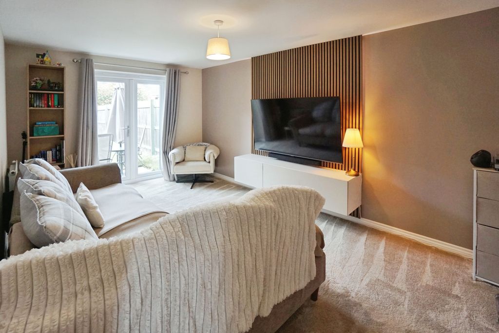 Property photo 3 of 19 Living Room