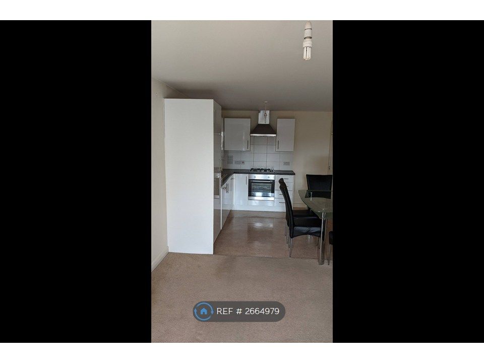 Property photo 3 of 10 Kitchen