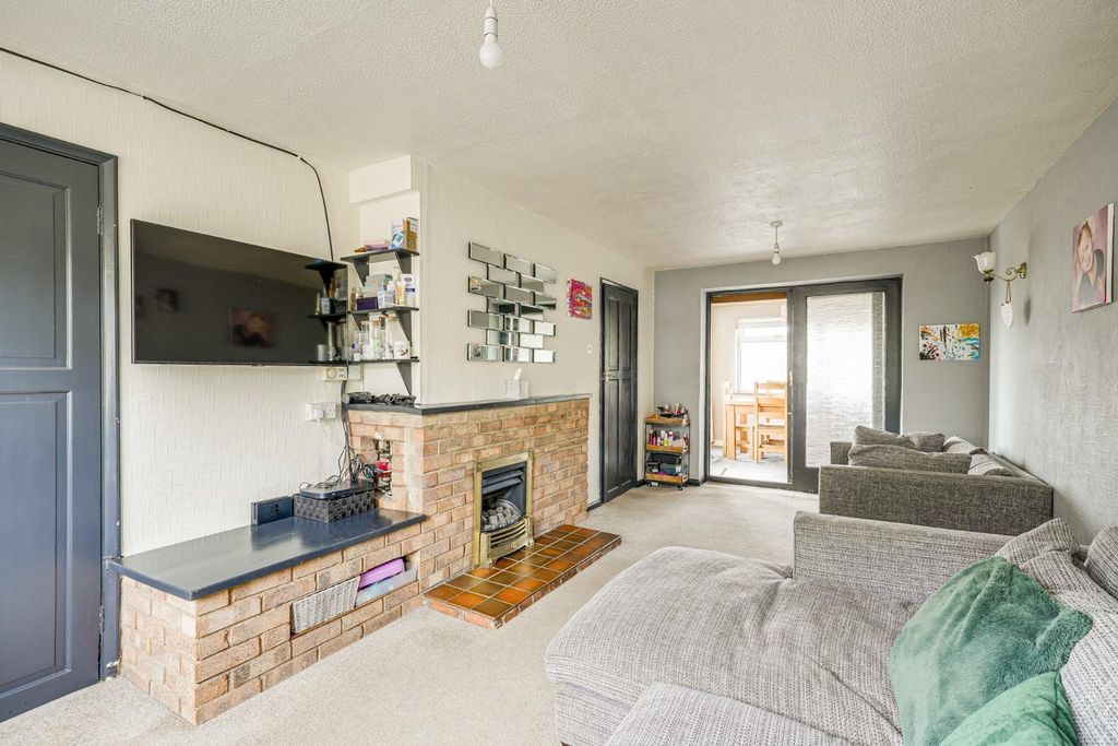 Property photo 2 of 20