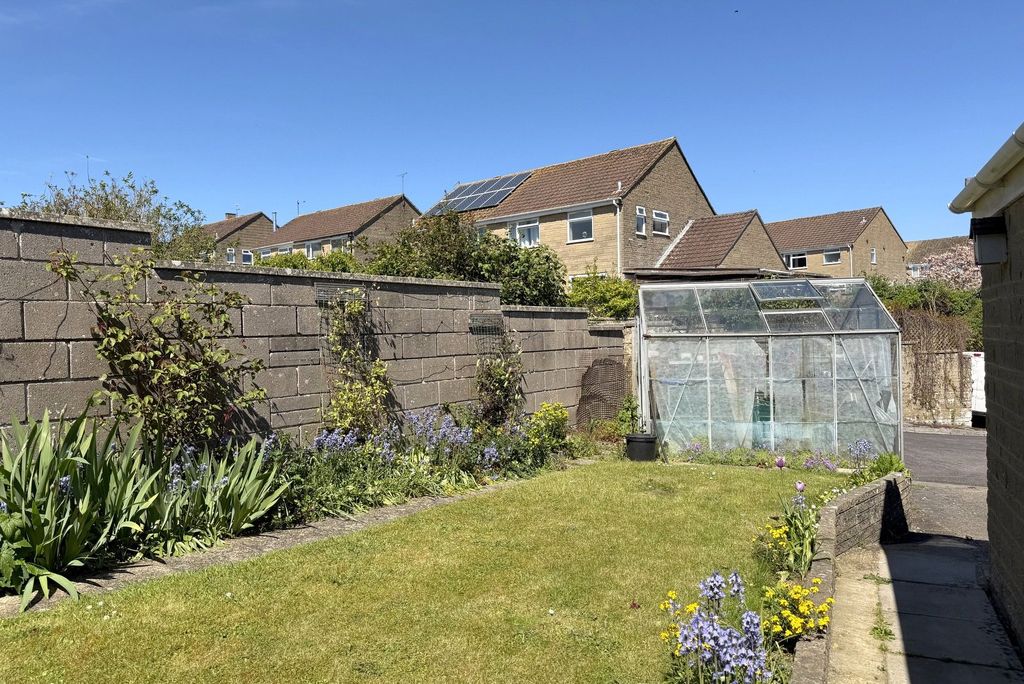 Property photo 2 of 12 Back Garden