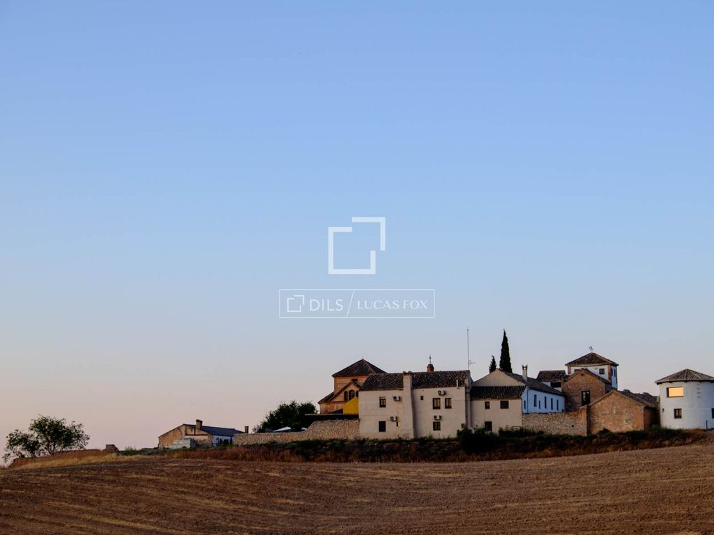 Property photo 1 of 32