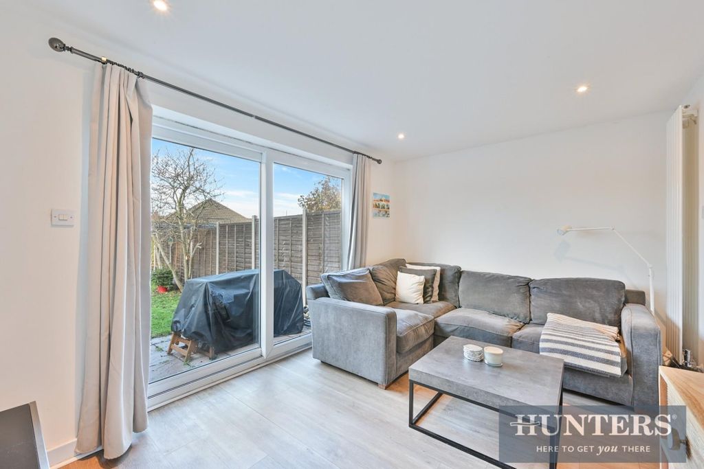 Property photo 3 of 8 Lindsay Road, 37- (6).Jpg