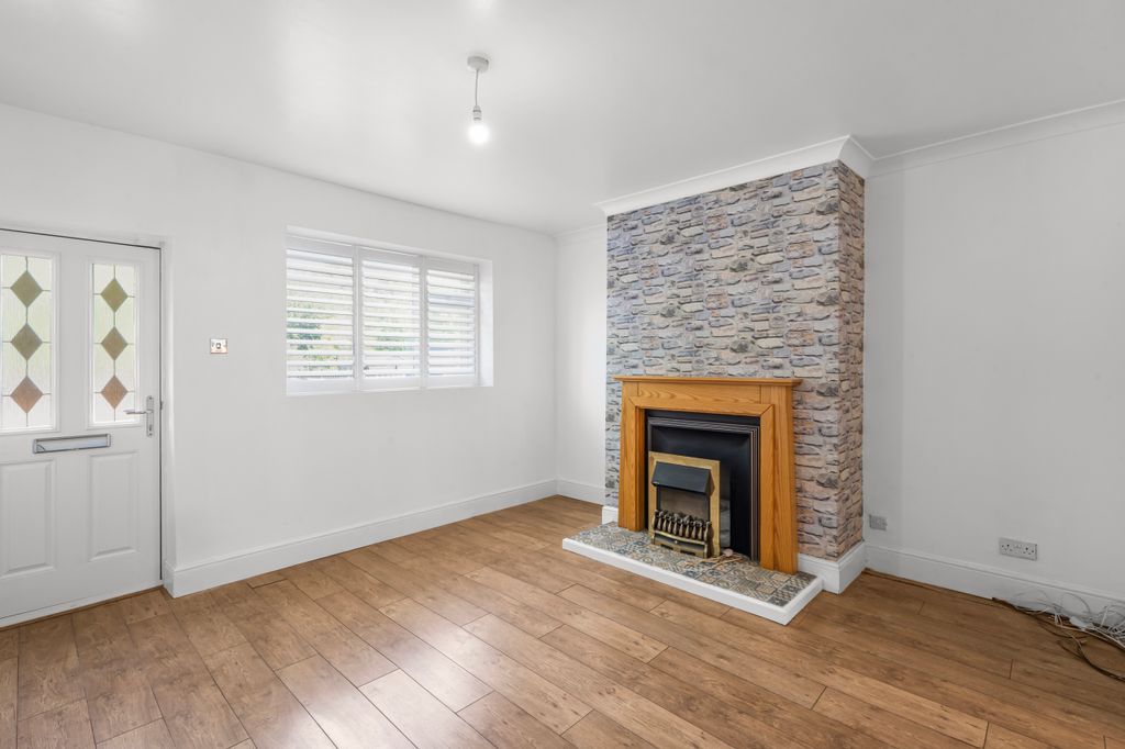 Property photo 1 of 12 Lounge 2