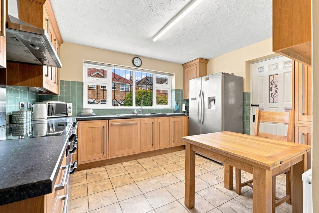 Property photo 3 of 31