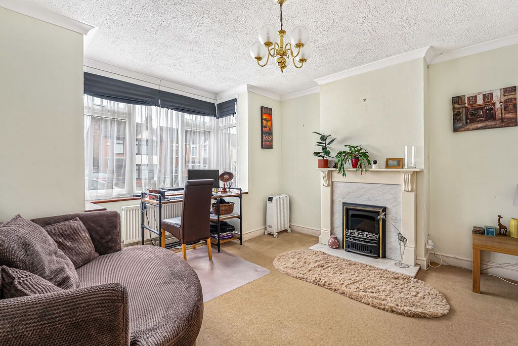 Property photo 2 of 30 Lounge