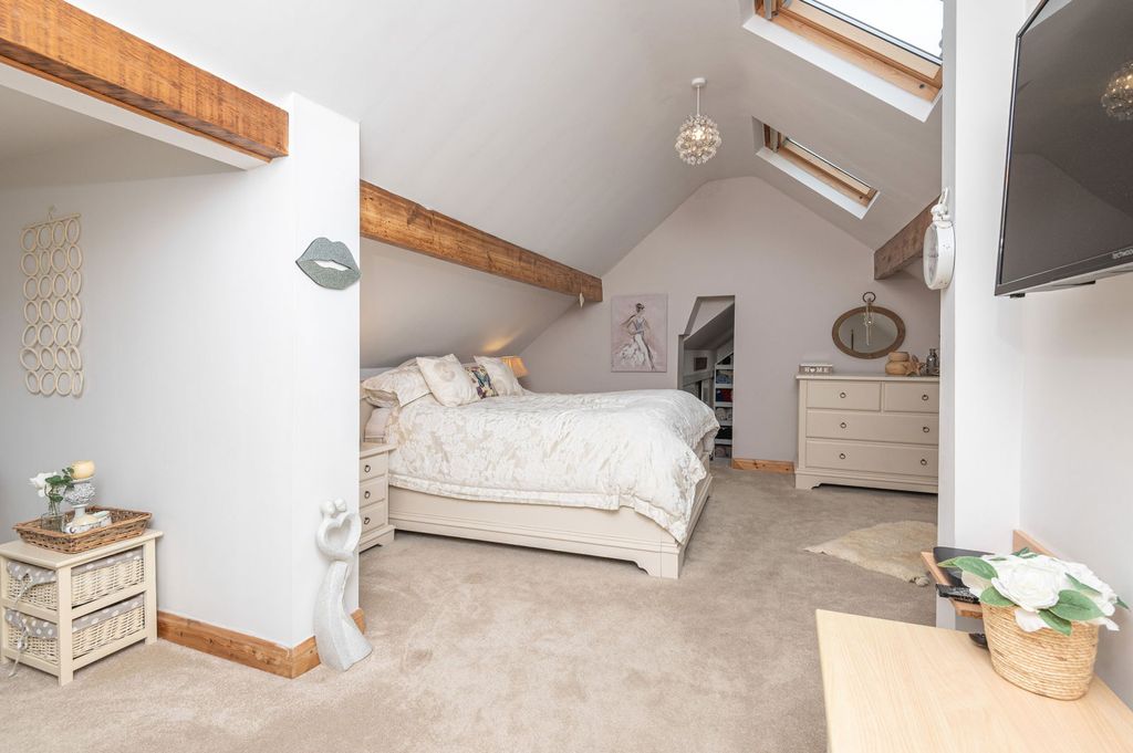 Property photo 2 of 23