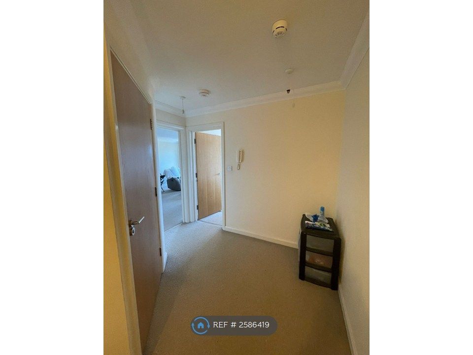 Property photo 3 of 5 Corridor