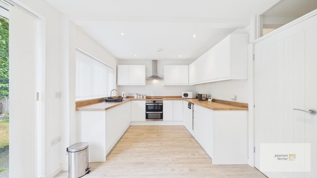 Property photo 2 of 16 Kitchen
