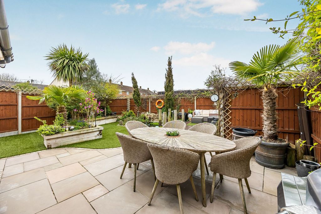 Property photo 1 of 27