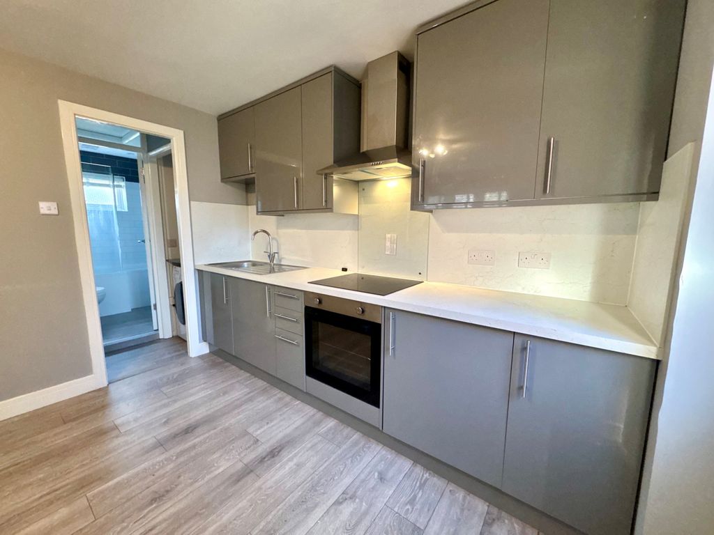 Property photo 3 of 6 Gallery