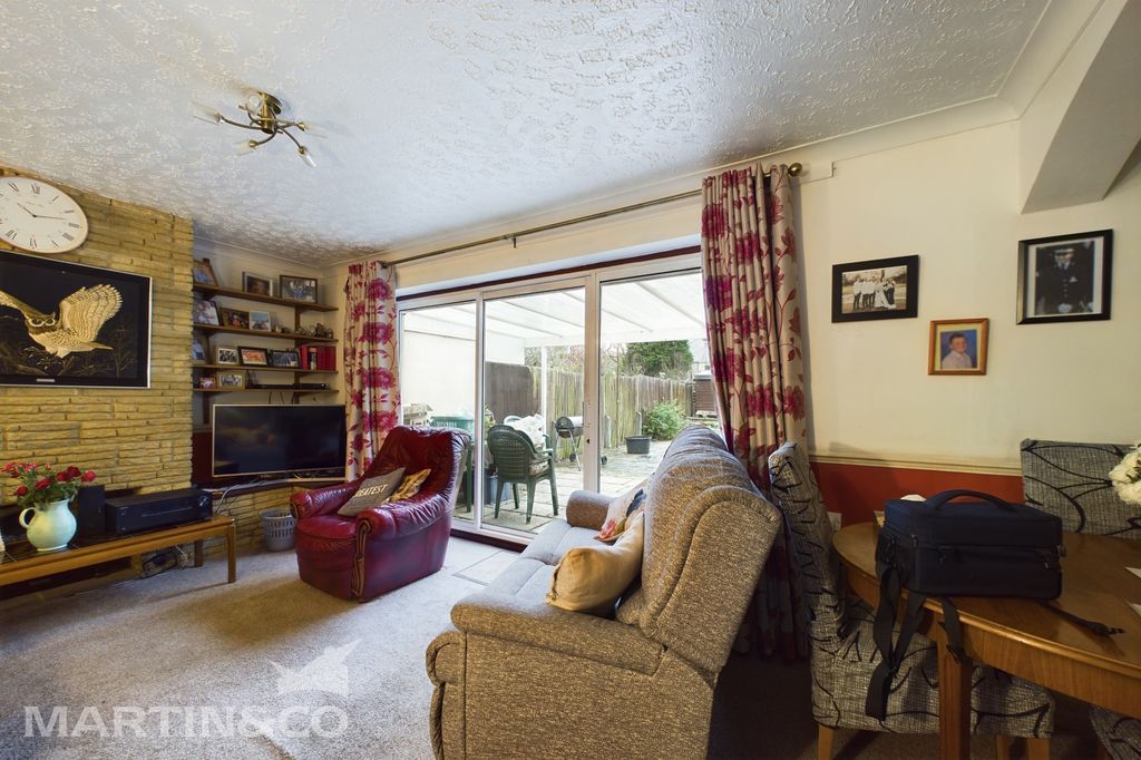 Property photo 3 of 18 Cam01953G0-Pr0091-Still016