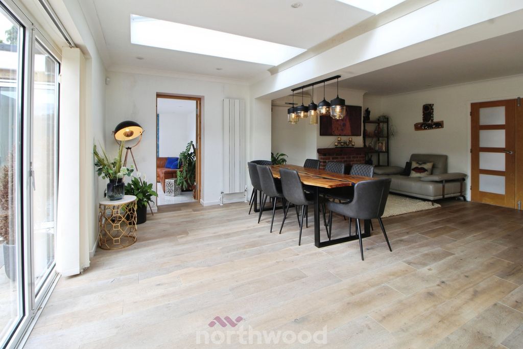 Property photo 3 of 44