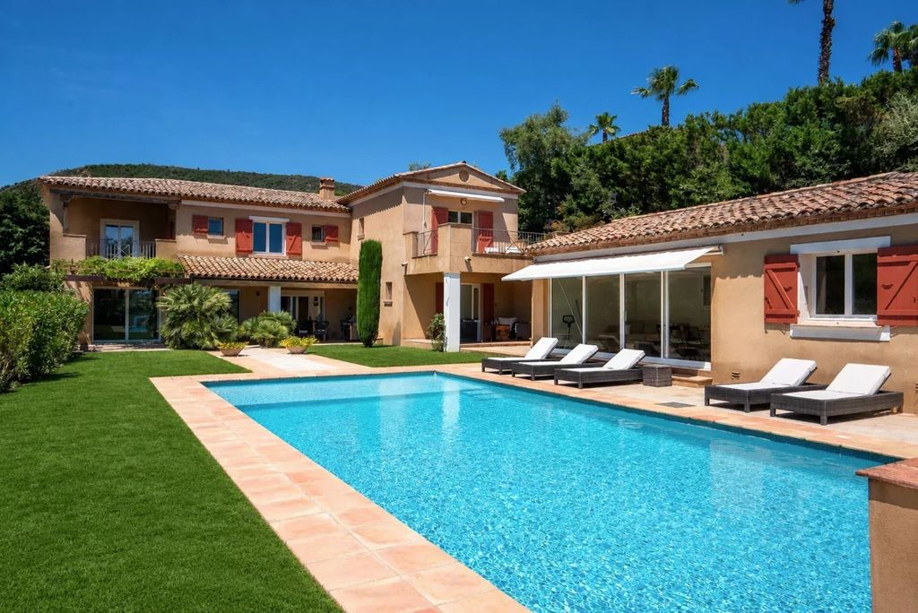 Property photo 1 of 17 A Generously Proportioned Property In A Prestigious Setting.
