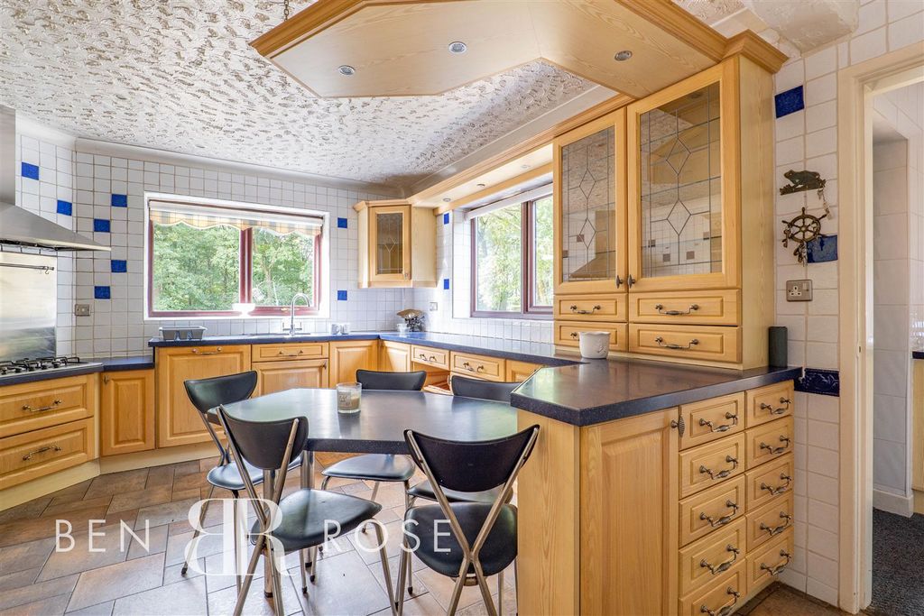 Property photo 3 of 43 Kitchen/Diner