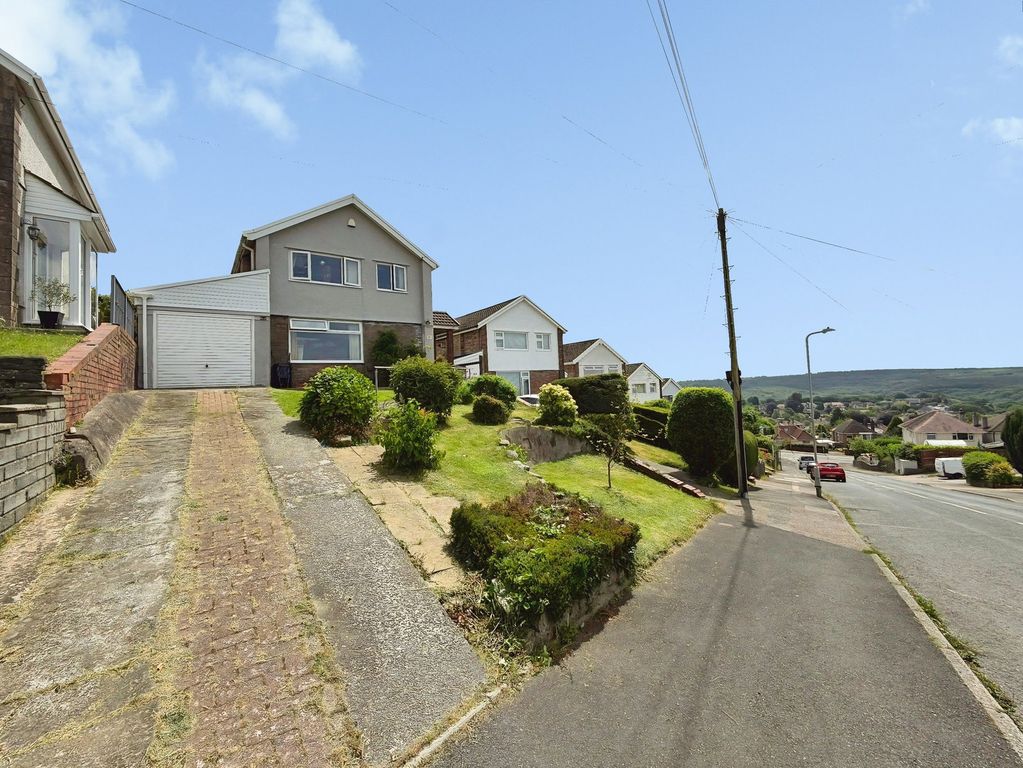 Property photo 2 of 35
