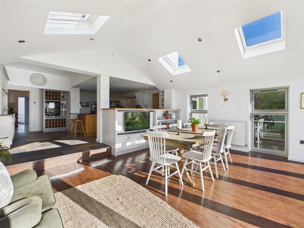 Property photo 3 of 26 Cam05476G0-Pr0123-Still017.Jpg