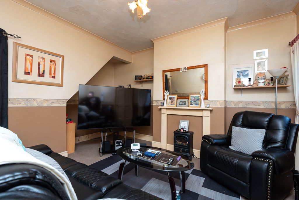 Property photo 2 of 25