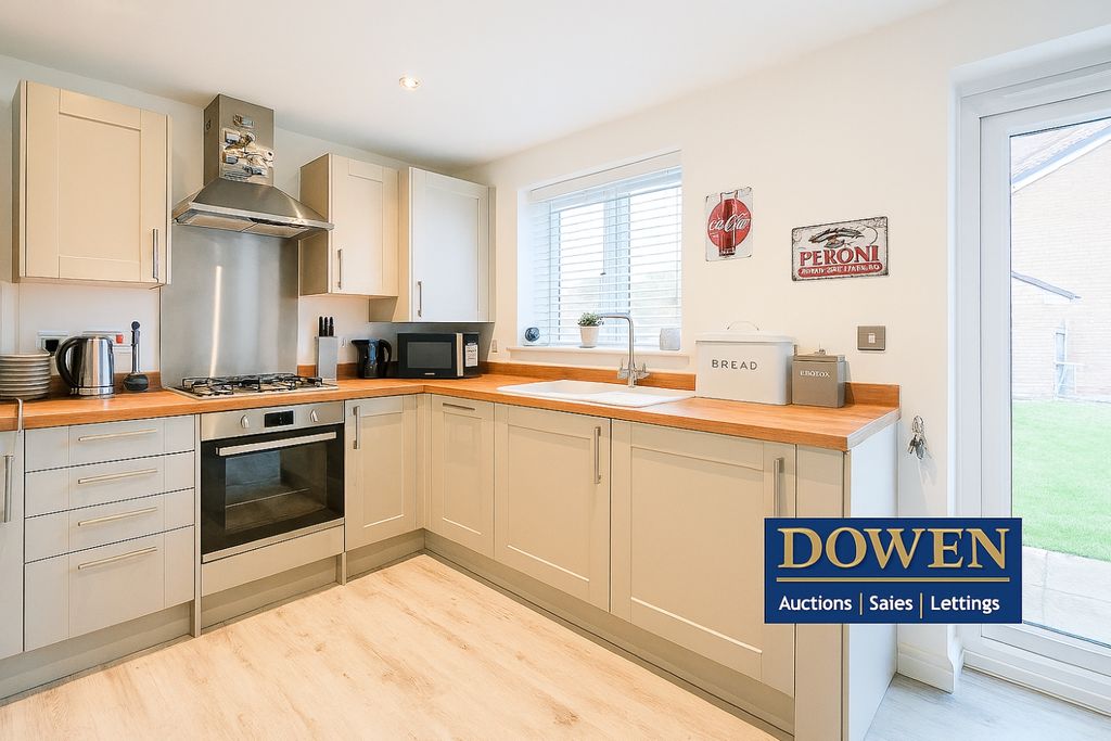 Property photo 3 of 10 Designer (42)