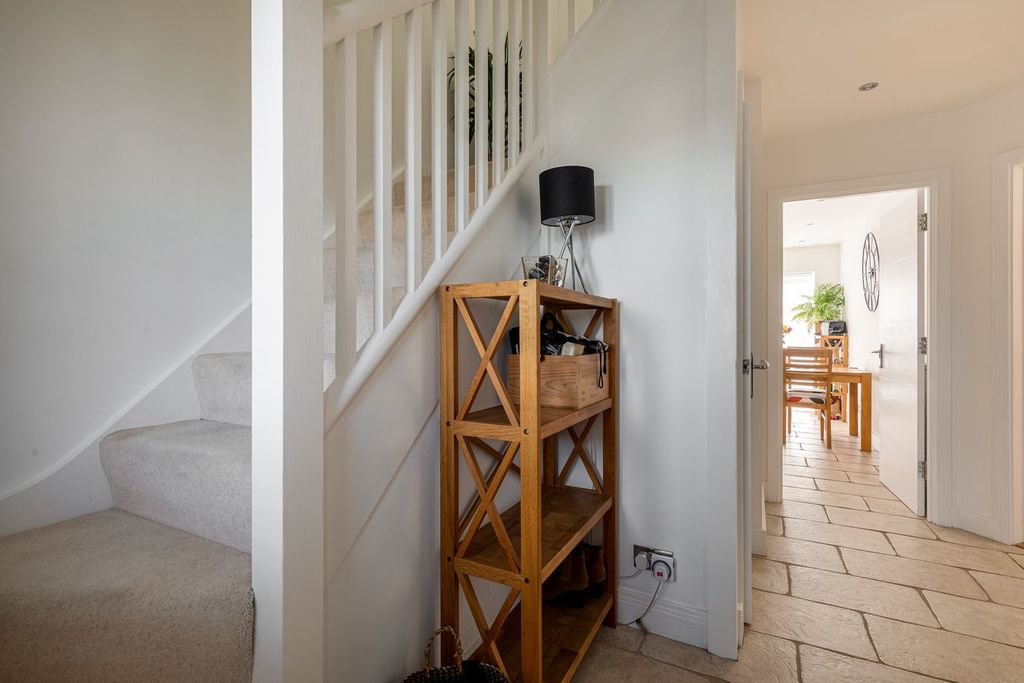 Property photo 2 of 25