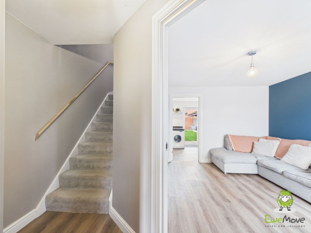 Property photo 3 of 19 Ewemove Estate Agents Basingstoke - Burlington Way