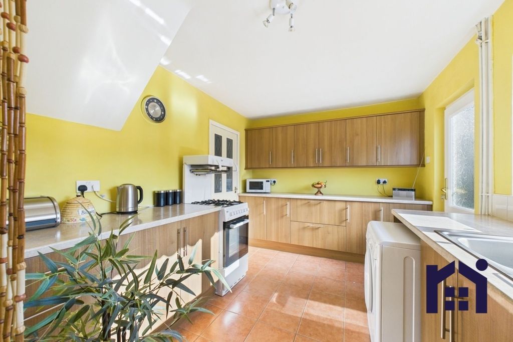 Property photo 2 of 16 Kitchen