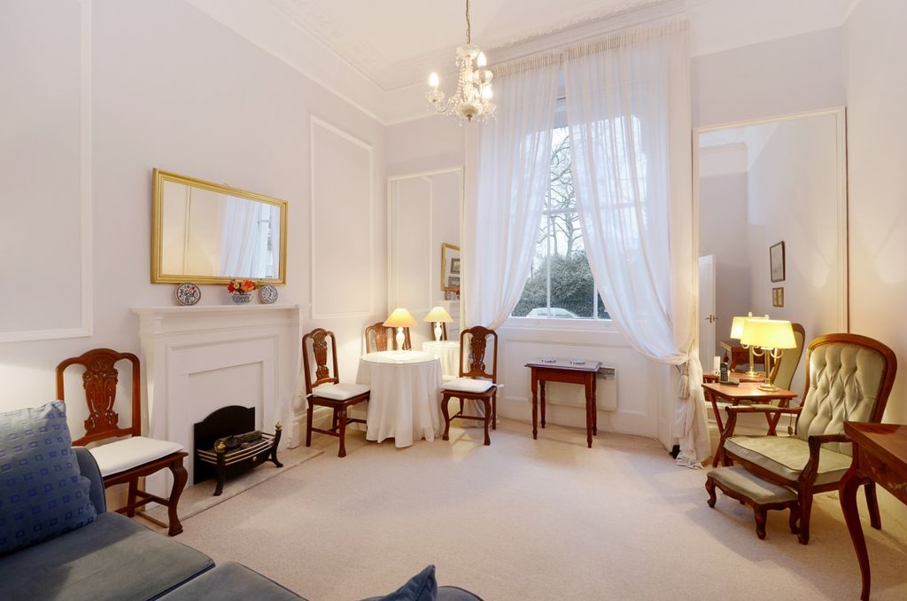 Property photo 1 of 6 73B-Warwick-Square-1