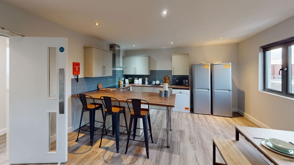 Property photo 3 of 8 Picture No. 11