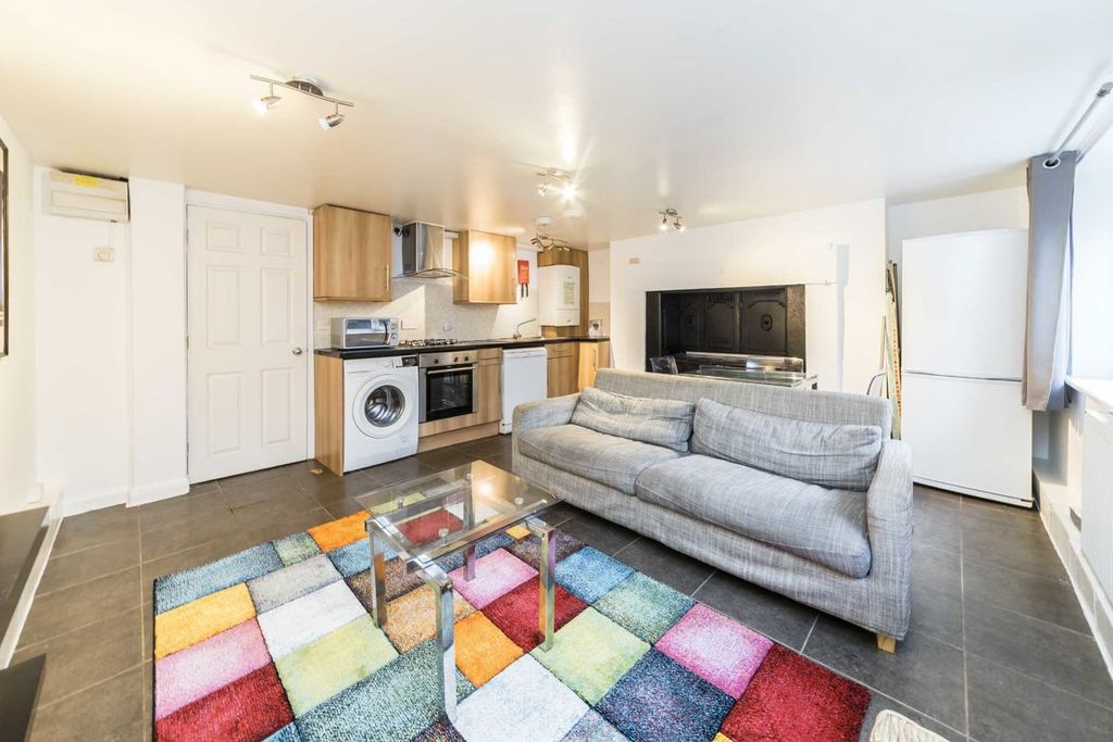 Property photo 1 of 4