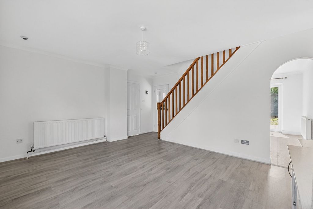 Property photo 3 of 27