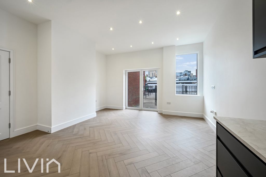 Property photo 2 of 10 3