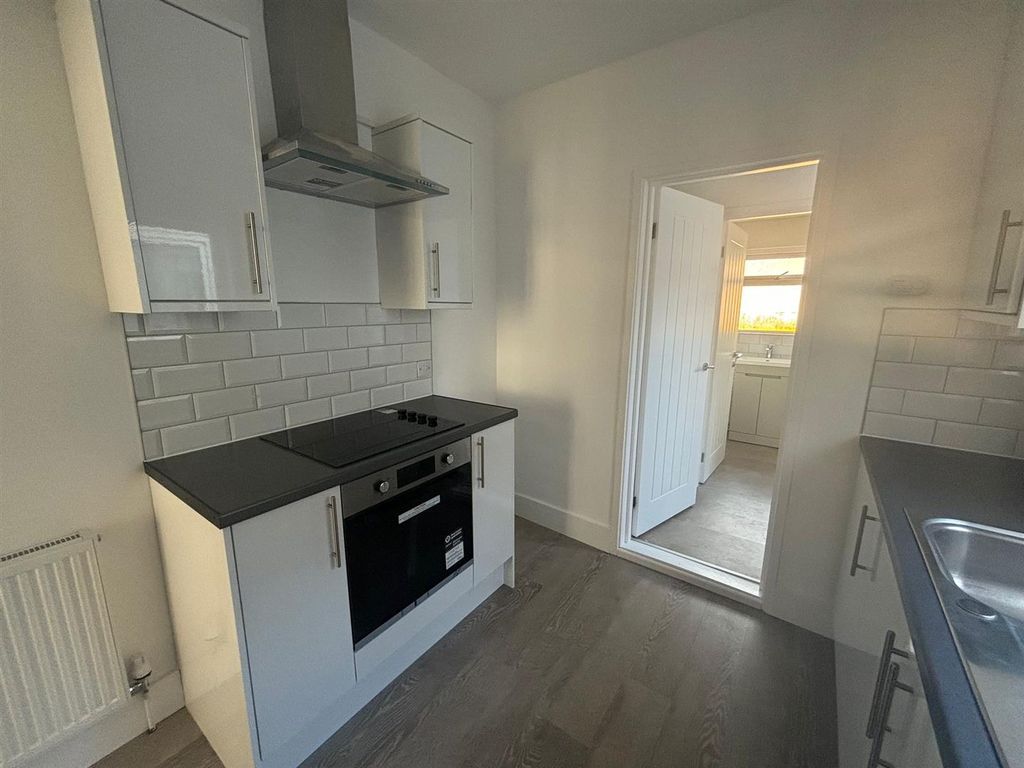 Property photo 3 of 15 Kitchen