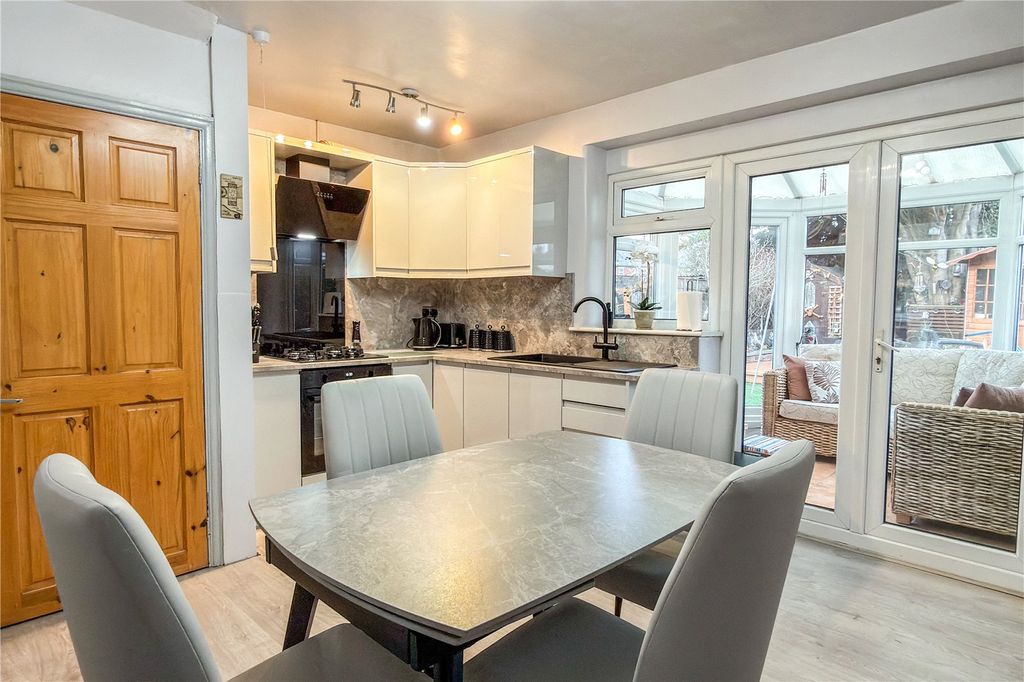 Property photo 2 of 19 Kitchen