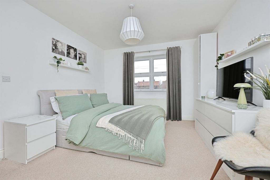 Additional image 10 of 4 bed detached house for salePark Road, Dereham NR19