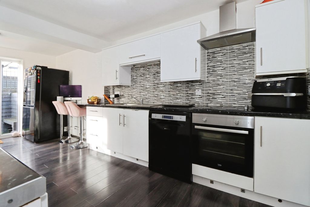 Property photo 3 of 20 Pbox-Img.Jpg