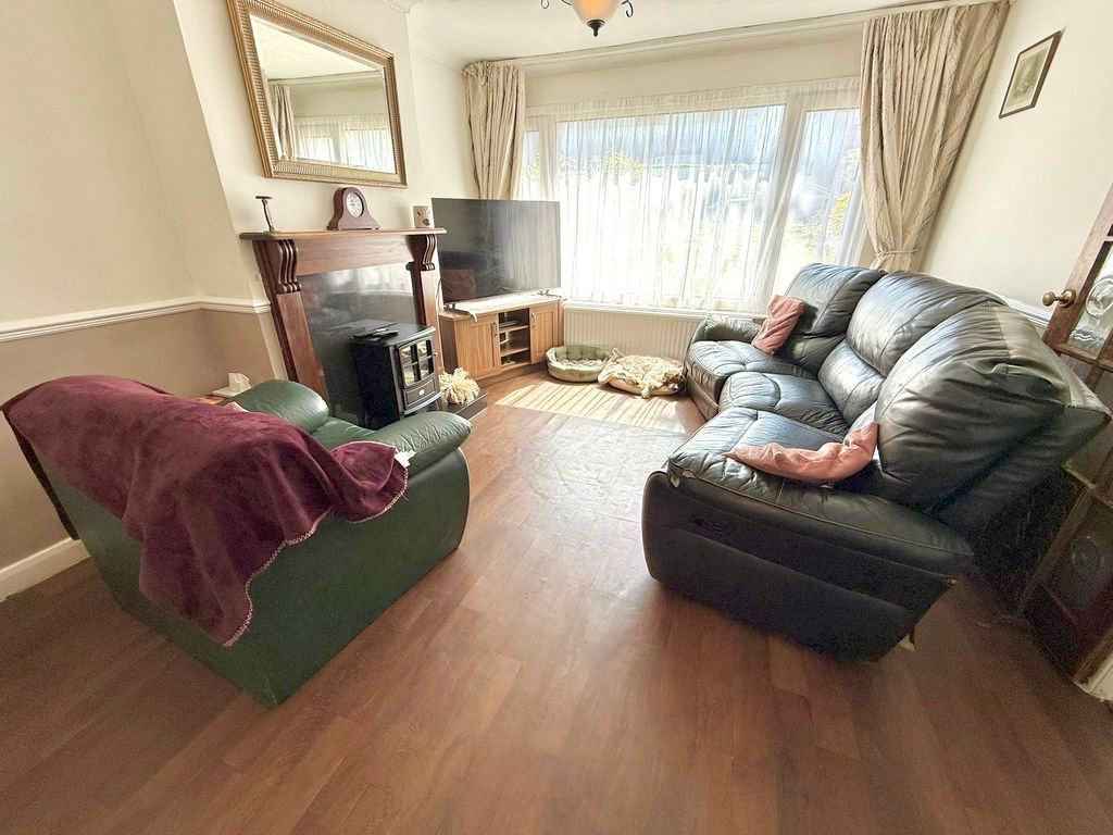 Property photo 2 of 18 Lounge