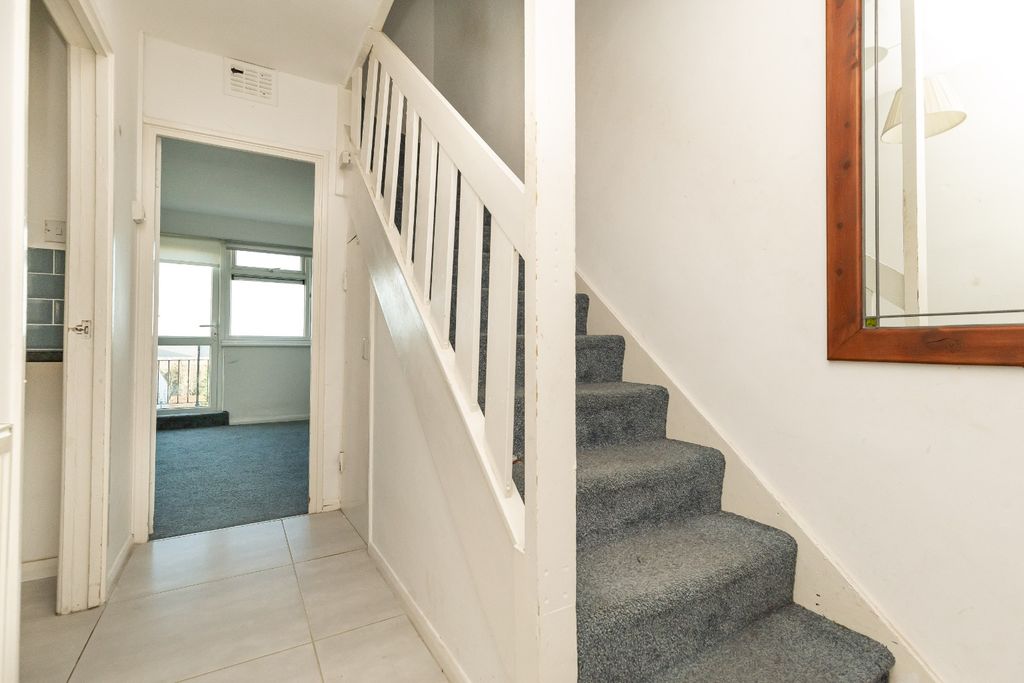 Property photo 3 of 12 295713