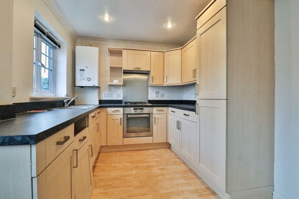 Property photo 3 of 7 Kitchen