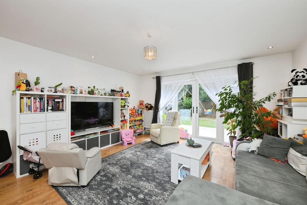 Property photo 2 of 17