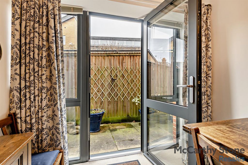 Property photo 3 of 20 8679093-Interior12-800.Jpg